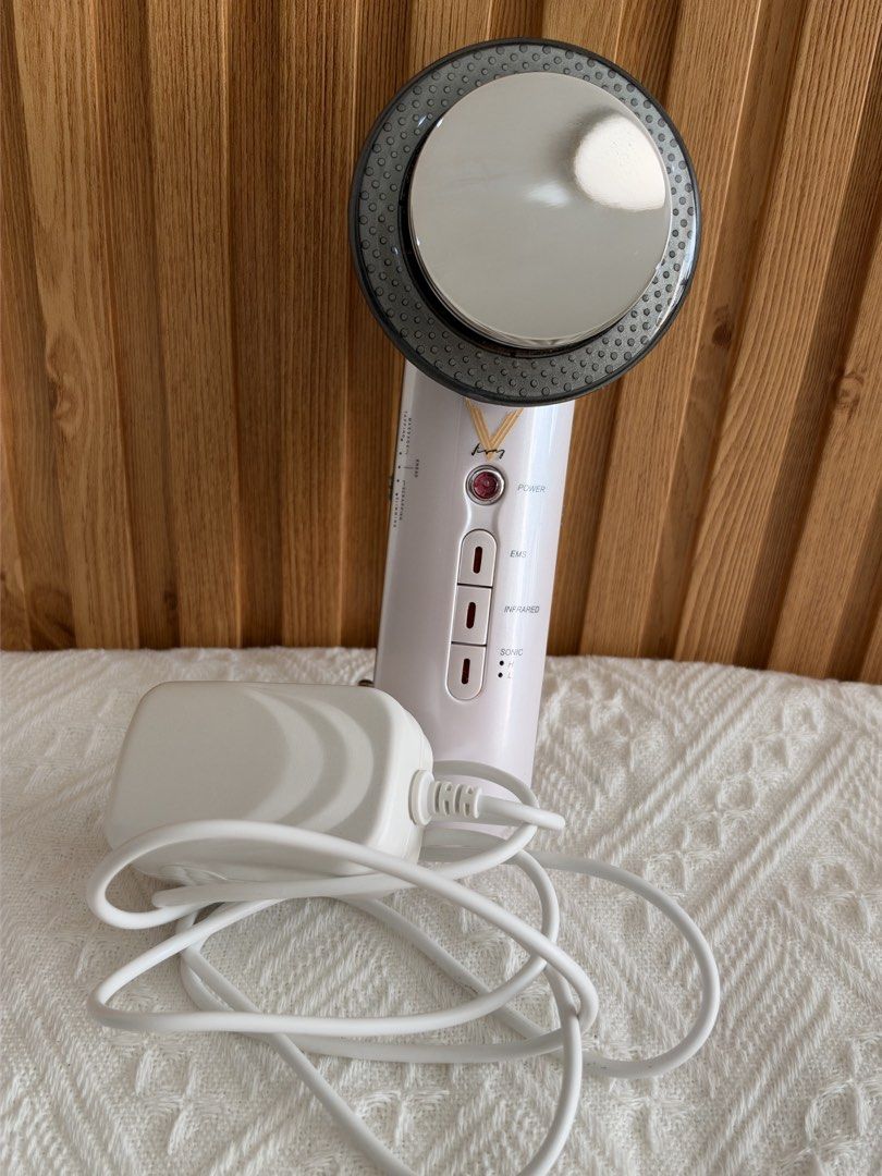 Body Slimming Machine 3 in 1 (Category: Body Care) located in Binan City. Submitted by trishysabie (Listing ID 1466972300, Image 1). Description: Body and face slimming machine bought from orange app, you can use this for your face and body. Please note you have to use this with a gel lotion. RFS: Decluttering .