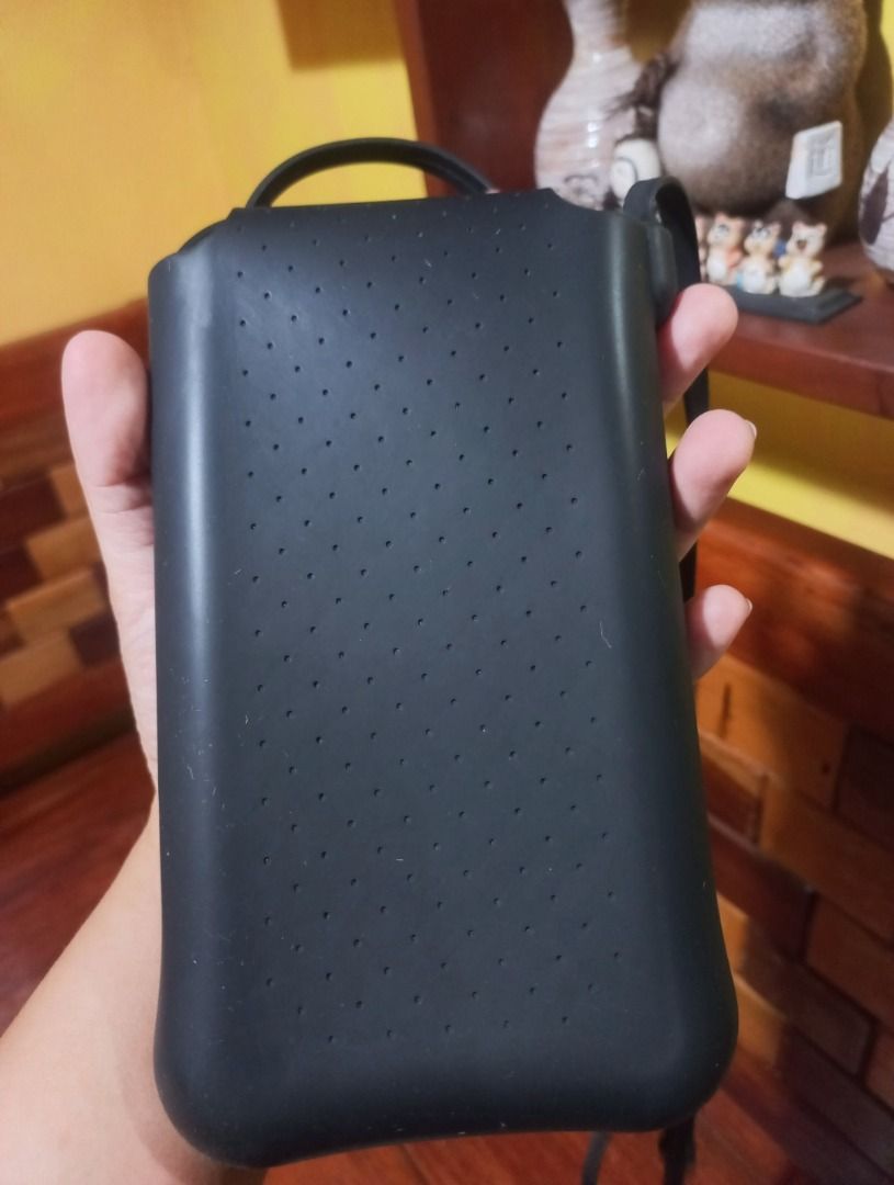 BONE COLLECTION Bubble Crossbody Phone Bag ( Black) (Category: Cross-body Bags) located in Pugo. Submitted by mhylee_fang1989 (Listing ID 1467106679, Image 2). Description: .