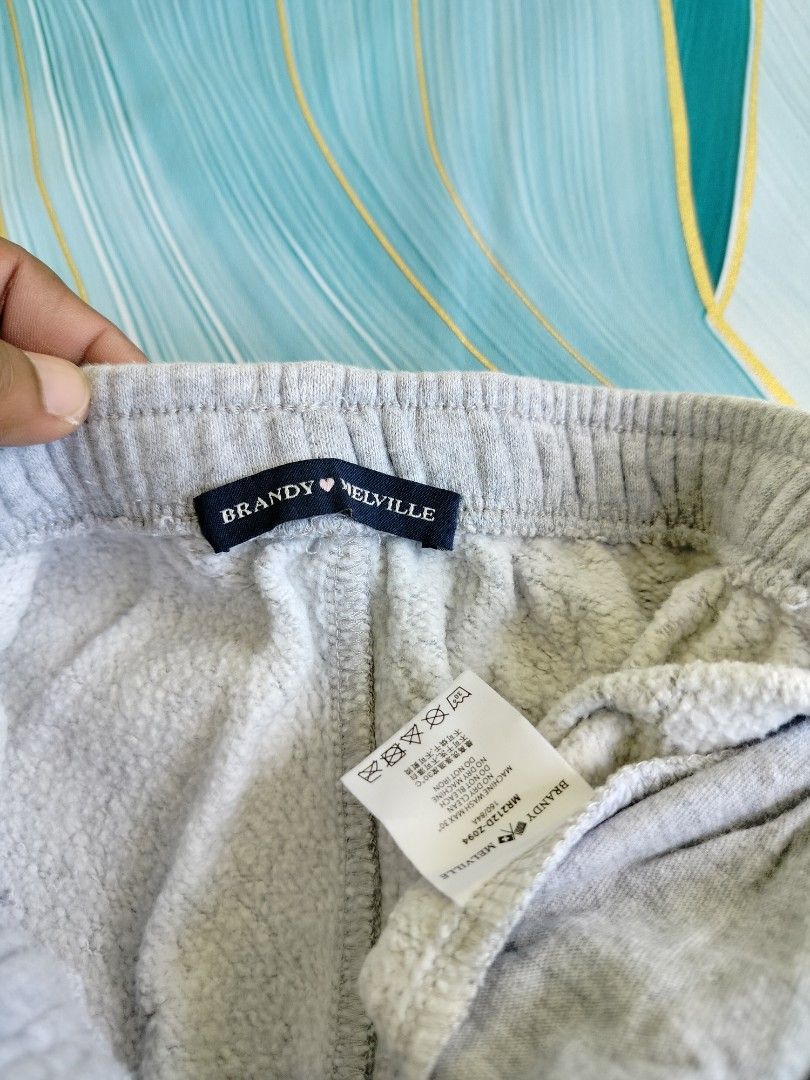 Brandy Melville Heather Grey Sweatshorts (Category: Shorts) located in Manila. Submitted by virgiliosa38485 (Listing ID 1467112767, Image 2). Description: - Brand: Brandy Melville -Waist 24-34 - Color: Heather Grey - Style: Sweatshorts with raw hem and front pockets - Fit: Free size (fits most) with elastic drawstring waistband - Condition: Brand new with clean labels intact - Perfect for: Ultimate comfort at home or casual out-of-town days.