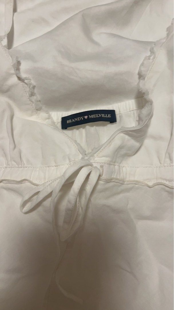 Brandy Melville White Edith Top (Category: Sleeveless) located in Cagayan de Oro. Submitted by en.iruyas (Listing ID 1467093106, Image 3). Description: - Brand: Brandy Melville (Tag intact) - SLIGHTLY negotiable - only worn ONCE - sf shouldered by BUYER 📍: Cagayan de Oro, Mindanao (pls be ready to pay slightly higher sf if from luzon) accessories and makeup aren't included po, for decor lang 😅 .