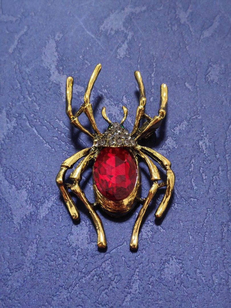 Brooch Pin Spider (Category: Brooches) located in Taguig. Submitted by jeannescarlet (Listing ID 1467036613, Image 1). Description: 💎Brand New 💎Alloy Material.