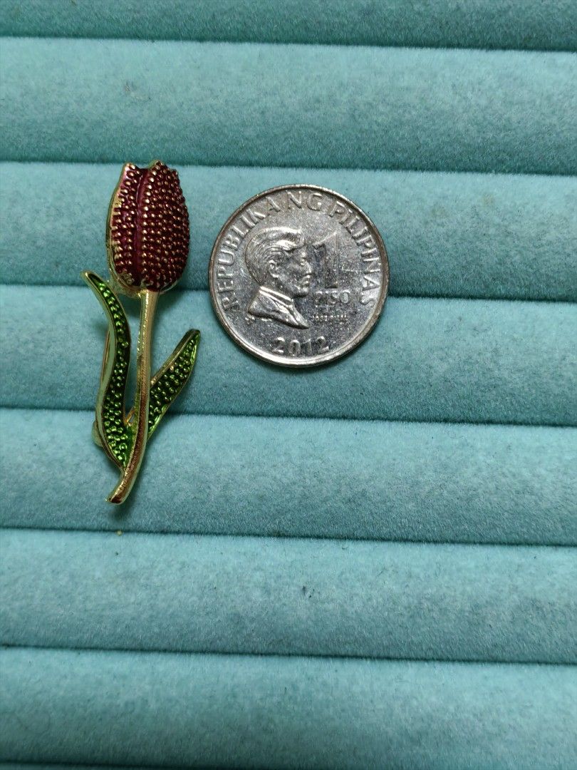 Brooch Pin Tulip (Category: Brooches) located in Taguig. Submitted by jeannescarlet (Listing ID 1467061418, Image 2). Description: 💎Brand New 💎Alloy Material.