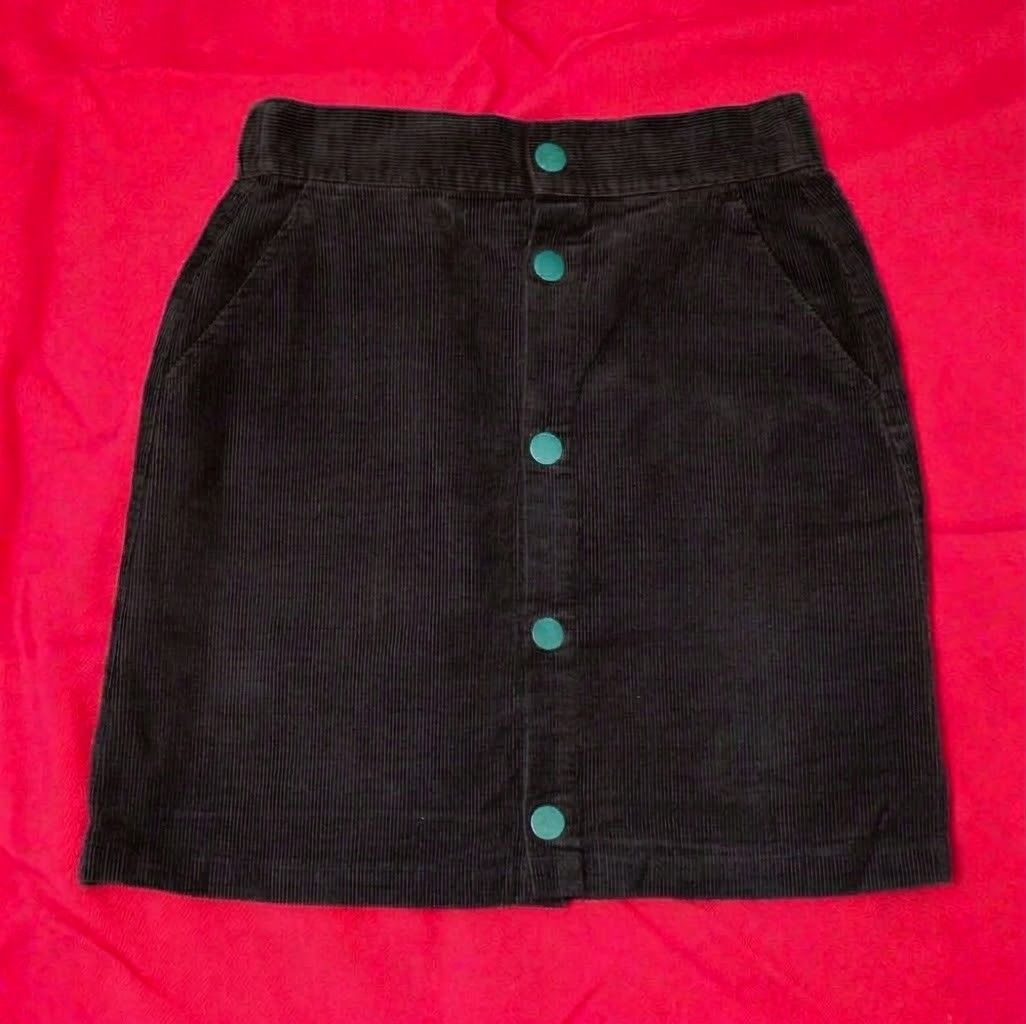 Brown Corduroy Button-Front Mini Skirt (Category: Skirts) located in Cainta. Submitted by franchescamartinez (Listing ID 1467145777, Image 2). Description: - Color: Dark Brown - Material: Structured ribbed corduroy fabric - Fit: Mid-rise - Features: Center button-front closure with metallic buttons, two front pockets - Style: Simple, versatile, and easy to pair with basic tees - Measurements: flat lay waist: 13.5in hips: 18in length: 18.5in - Siz