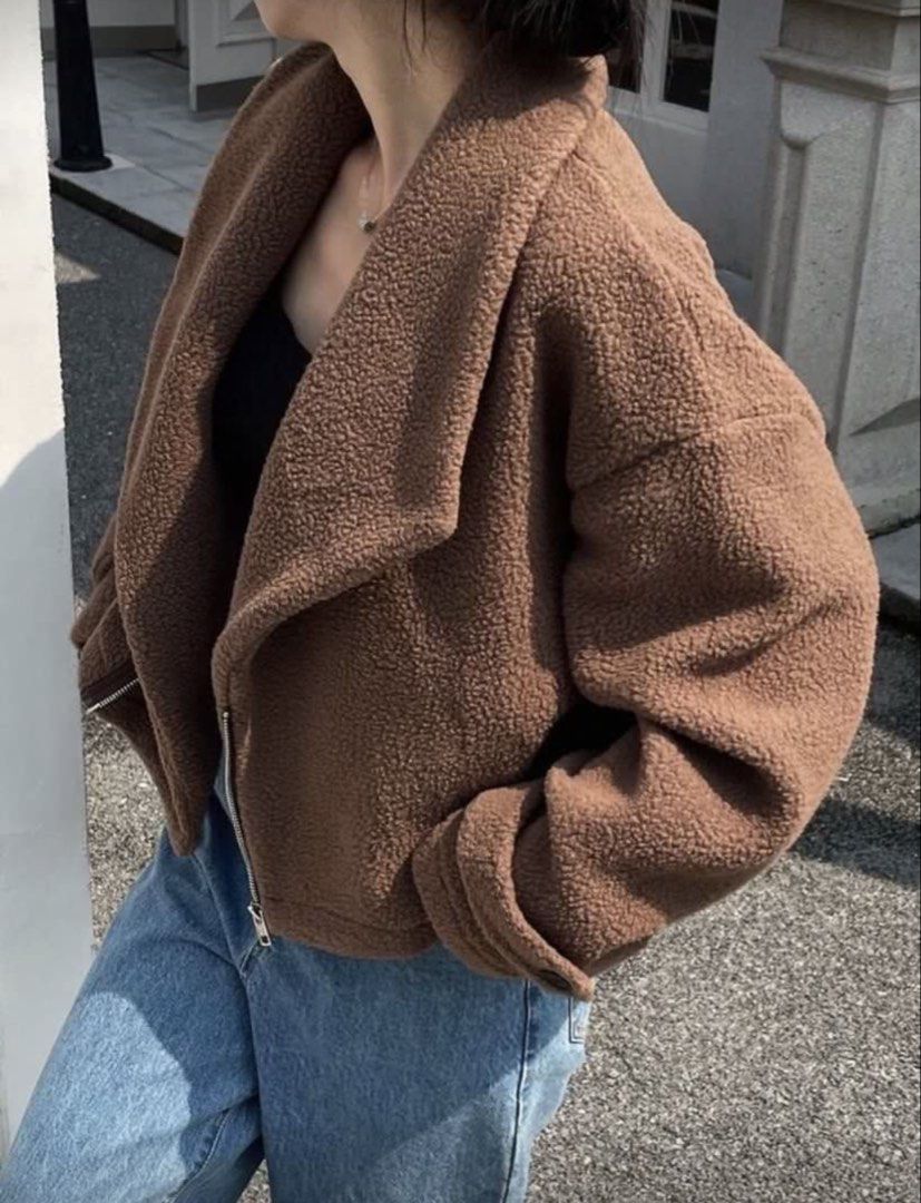 Brown Faux Fur Jacket (Category: Coats, Jackets and Outerwear) located in Manila. Submitted by ellejin (Listing ID 1467020202, Image 2). Description: Used once on a trip.