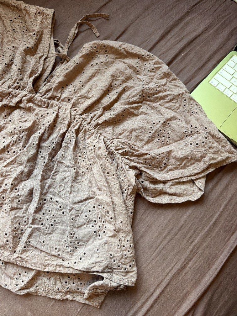 Brown Korean inspired Peplum Top (Category: Blouses) located in Pasig City. Submitted by thegoodfind.ph (Listing ID 1467040130, Image 3). Description: Doily design V neck With strap at the back Best fits small-large.