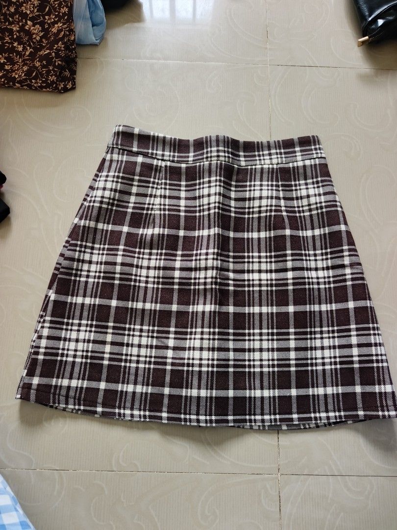 Brown Plaid Mini Skirt (Category: Skirts) located in Cabanatuan. Submitted by lyxyx (Listing ID 1467109867, Image 1). Description: - Classic brown and white plaid checkered pattern - Flattering high-waisted cut with a short length - Thick, structured material that holds its shape nicely - Clean seams with no loose threads - Ideal piece for cooler weather.