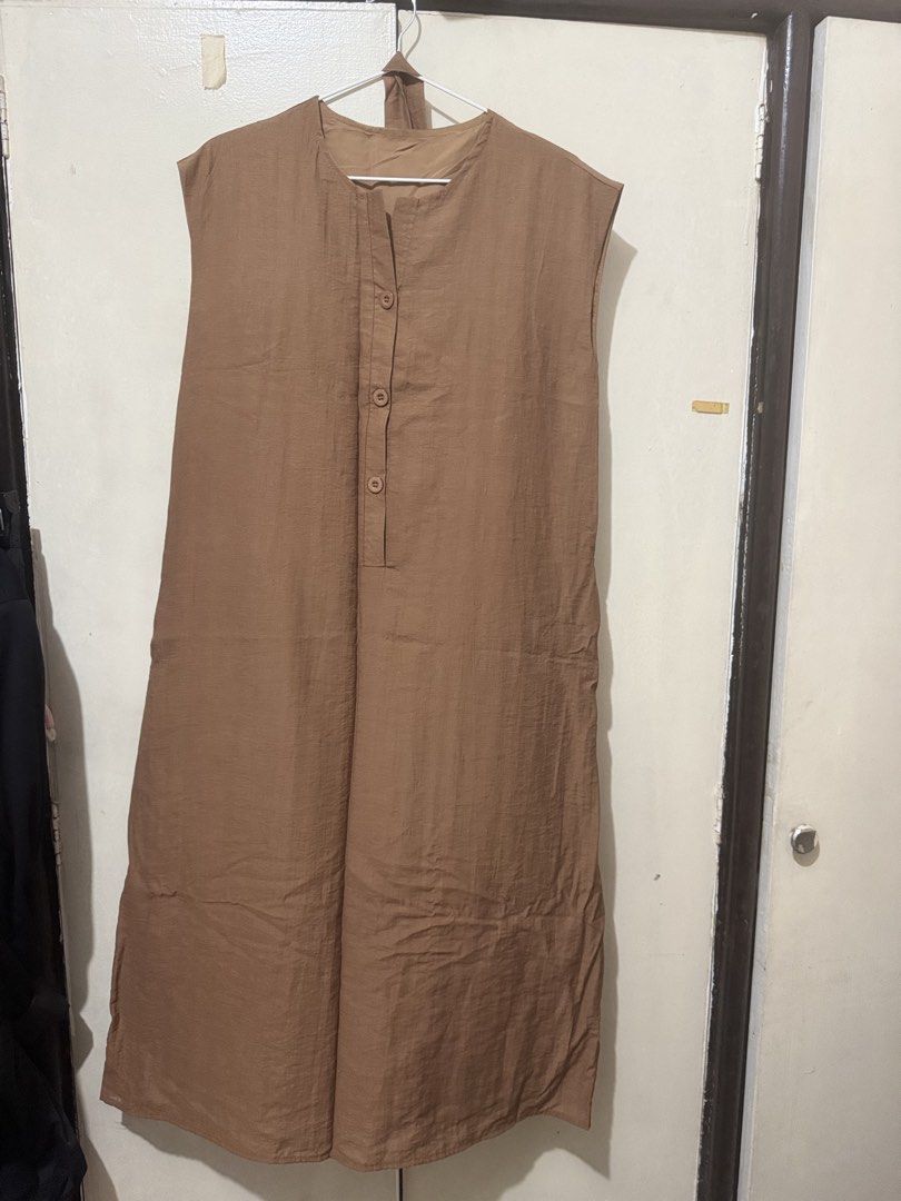 Brown Sleeveless Button-Up Midi Dress (Category: Dresses) located in Manila. Submitted by lablyong (Listing ID 1467148185, Image 1). Description: BKK Dress Washed and unused. Free Size (Fit S to L) Payment : GCash Shipping : Grab / Lalamove (Shoulder by buyer) No Return / No Exchange.