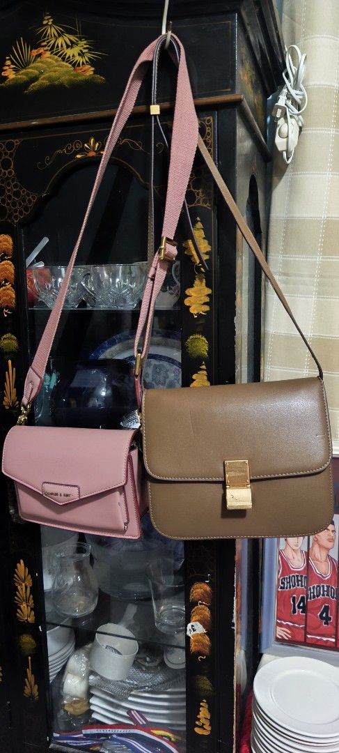 Bundle sling bag 2 for 500 (Category: Cross-body Bags) located in Manila. Submitted by shawn0320_fish (Listing ID 1467032698, Image 2). Description: pakitingnan nalang mga pictures ung flaws pero pwede pang gamitin pang araw araw para sa hindi maselan .