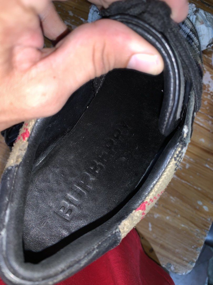 Burberry (Category: Casual Shoes) located in Andop. Submitted by oalyc (Listing ID 1467140058, Image 3). Description: Size 42.