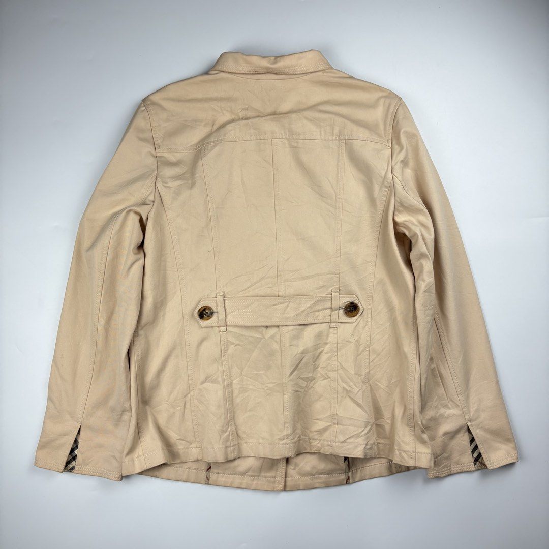 Burberry - Coat Jacket (Category: Luxury Apparel) located in Bacolod City. Submitted by cast.archives (Listing ID 1467119510, Image 2). Description: Burberry - Coat Jacket Size: Medium Condition: Excellent Flaw: Need wash.