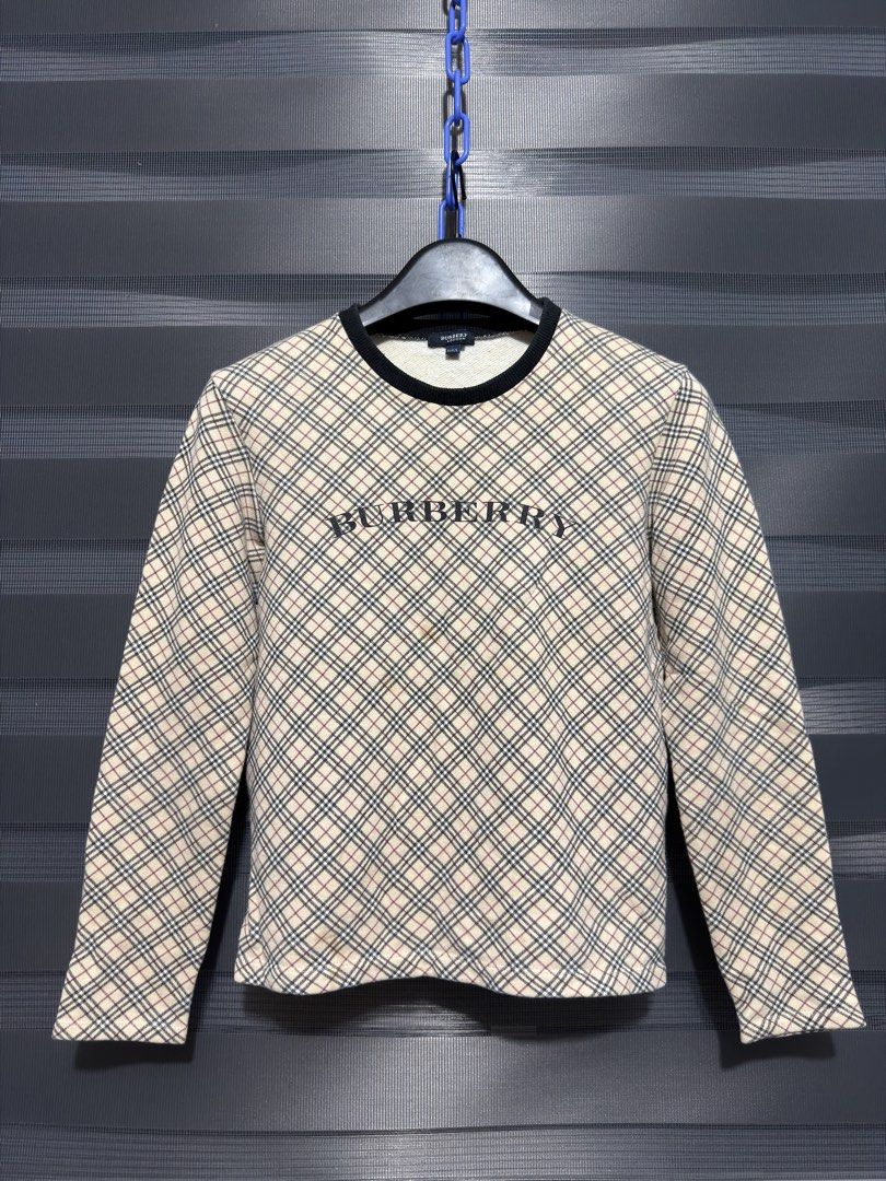 Burberry Sweatshirt (Category: Longsleeves) located in Calumpit. Submitted by Essentiality (Listing ID 1467017916, Image 1). Description: Burberry Sweatshirt 17.5x21 Washable stain ₱1,000.