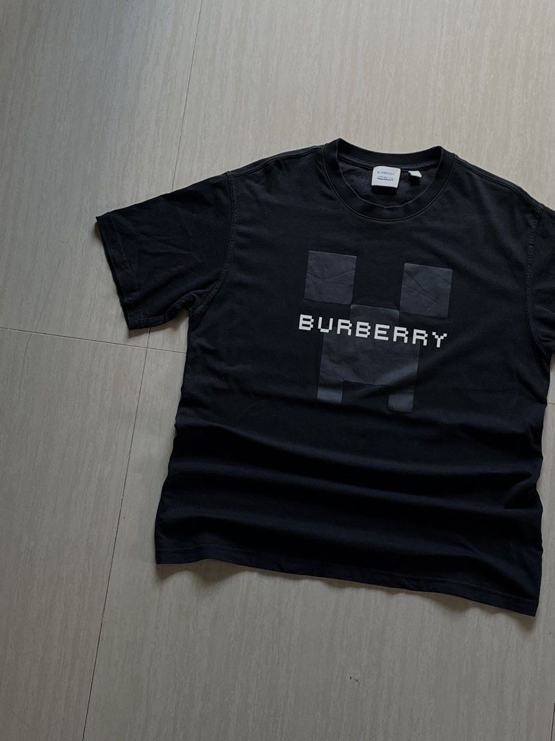 BURBERRY UNISEX (Category: Activewear) located in Manila. Submitted by corewear.ph (Listing ID 1467149955, Image 2). Description: 🔻DETAILS🔻 BURBERRY M (on tag) L:25” | W: 21” Color rate: 10/10 Condition: 10/10 Issue/s: none .