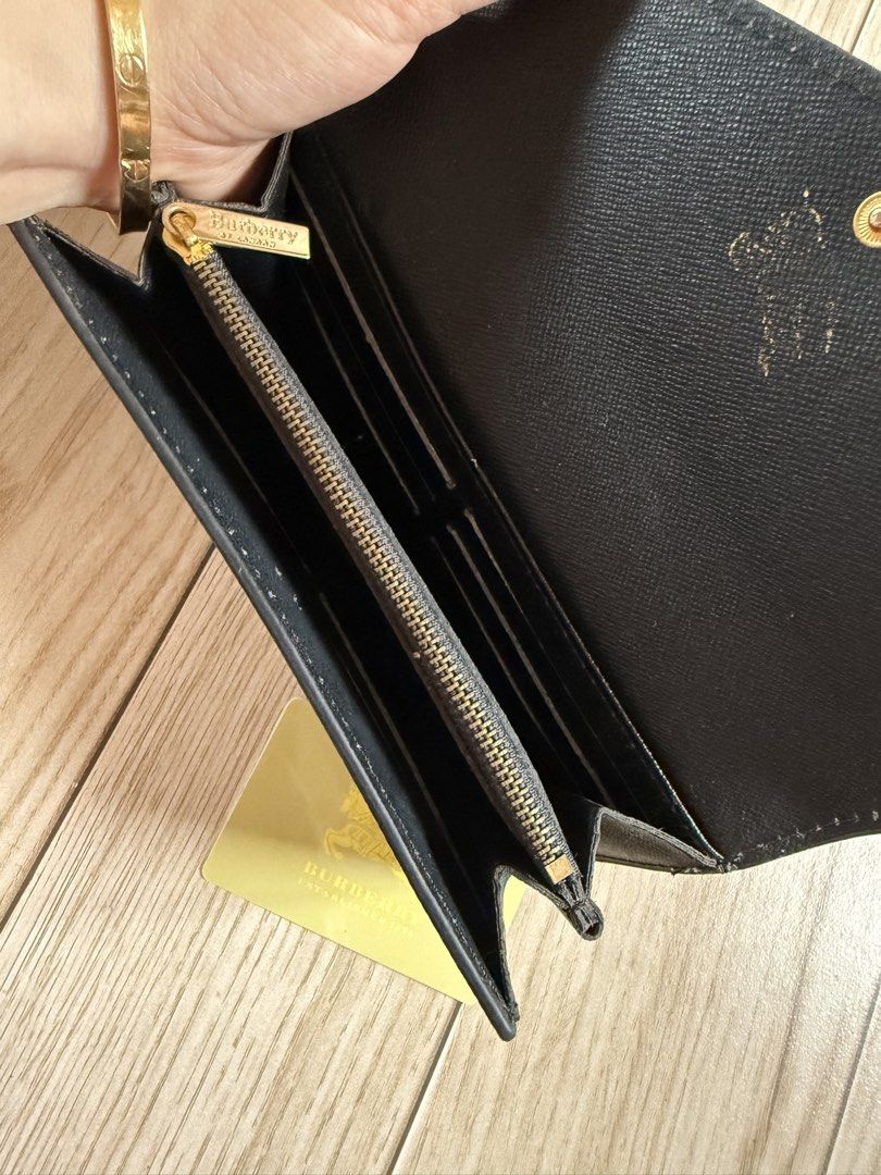 Burberry wallet (Category: Luxury Bags & Wallets) located in Manila. Submitted by mariadarna (Listing ID 1467029704, Image 3). Description: This wallet was given to me as a gift, so I’m not sure if it’s authentic or not. To be transparent, I’m selling it at a lower price. Nevertheless, the wallet looks really good and is still stylish! .