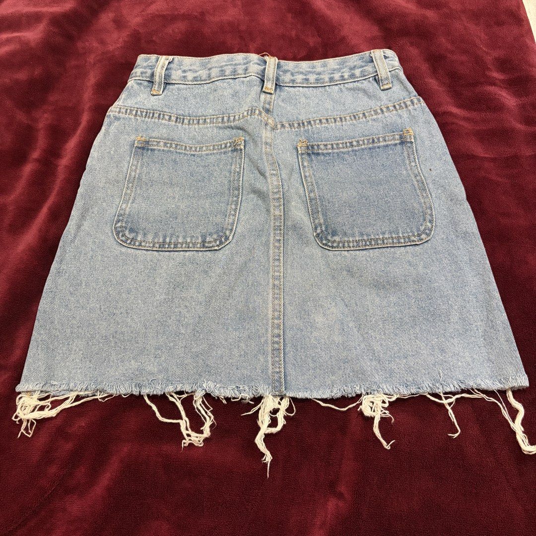 Button denim skirt (Category: Skirts) located in Manila. Submitted by serra_shop (Listing ID 1467051123, Image 3). Description: Goods Waist: 23-25 Location: Pampanga Courier: J&T.