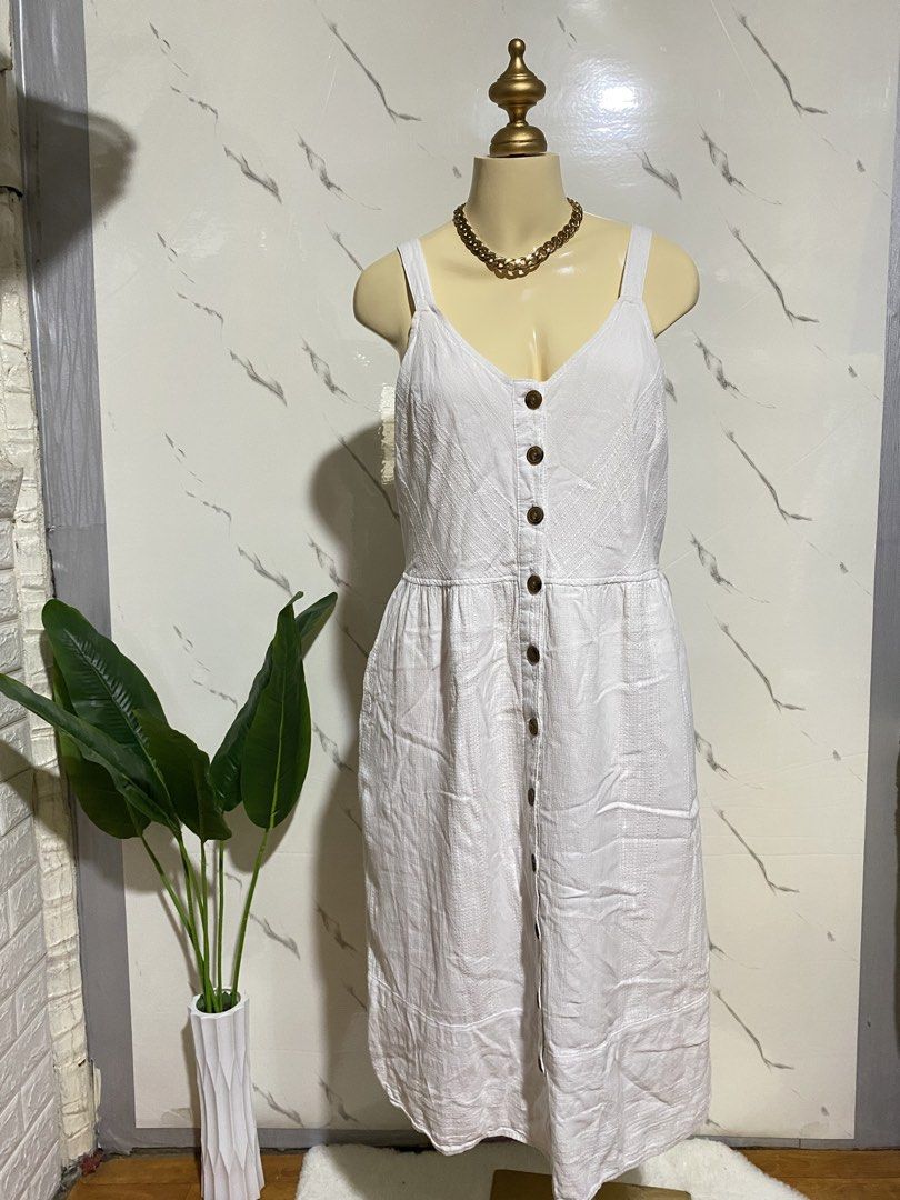 Button down white dress (Category: Dresses) located in Taguig. Submitted by KL_Outfits (Listing ID 1467067818, Image 2). Description: .