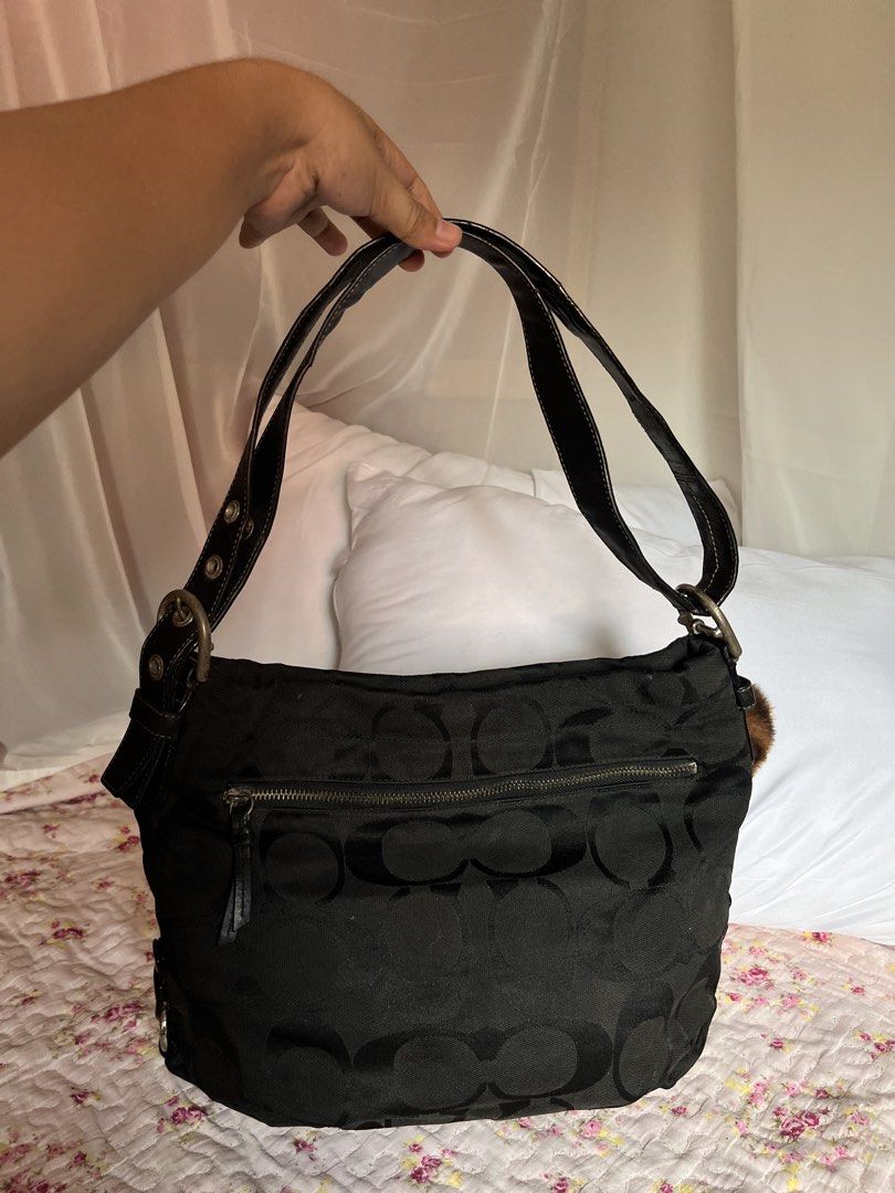 c o a c h jacquard hobo (Category: Shoulder Bags) located in Bulacan. Submitted by curatedpiecesbyk (Listing ID 1467118008, Image 2). Description: .