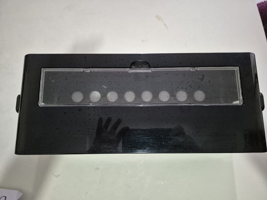 Cable box (Category: Other Home Appliances) located in Singapore. Submitted by chris00900 (Listing ID 1467056331, Image 1). Description: Used but still in ezcellent condition.