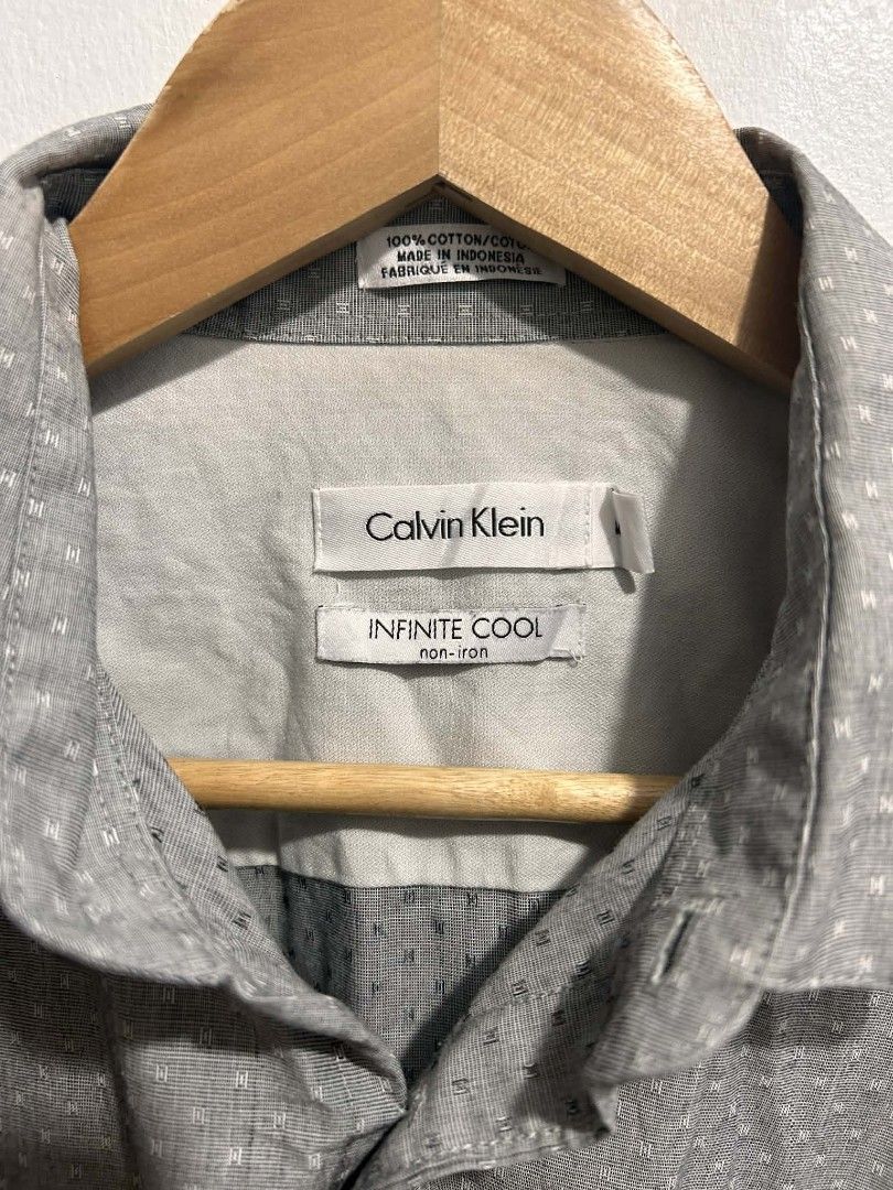 Calvin Klein Infinite Cool Gray Long Sleeve Button Down Shirt (Category: Longsleeves) located in Rizal. Submitted by thrift_finds_739 (Listing ID 1467070625, Image 3). Description: NO ISSUE Size: Medium | For Women Color rate: 9/10 Length: 27 Width: 21 Please manage your expectations — we open premium bulk ukay bundles shipped directly from the US! 🇺🇸.