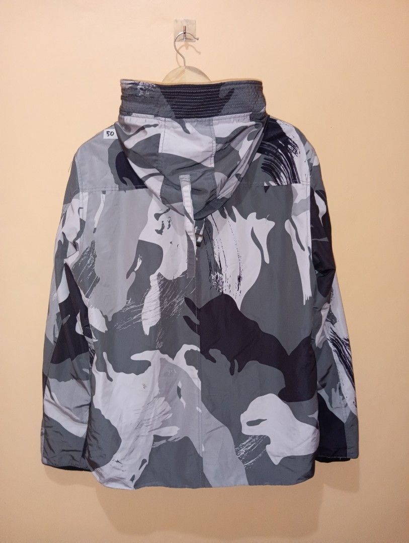 Canada Goose modern seawolf camo rain jacket (Category: Activewear) located in Cabuyao City. Submitted by ianthriftph (Listing ID 1466990504, Image 3). Description: Open for unli vedio call or meet up around cabuyao Laguna.