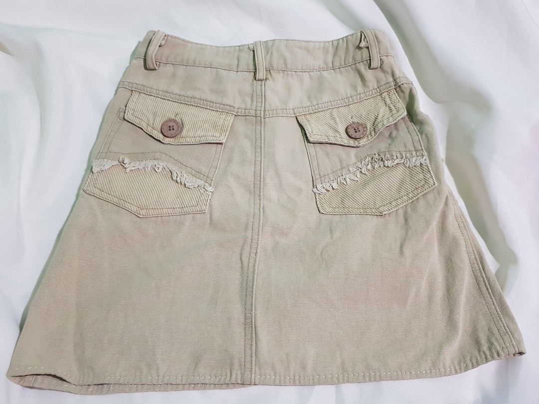 Cargo Denim Skirt (Category: Skirts) located in San Fernando. Submitted by lei_apparel (Listing ID 1467104011, Image 2). Description: Color rate: 10/10 No issue Size 24-26 Pm for more details💌.