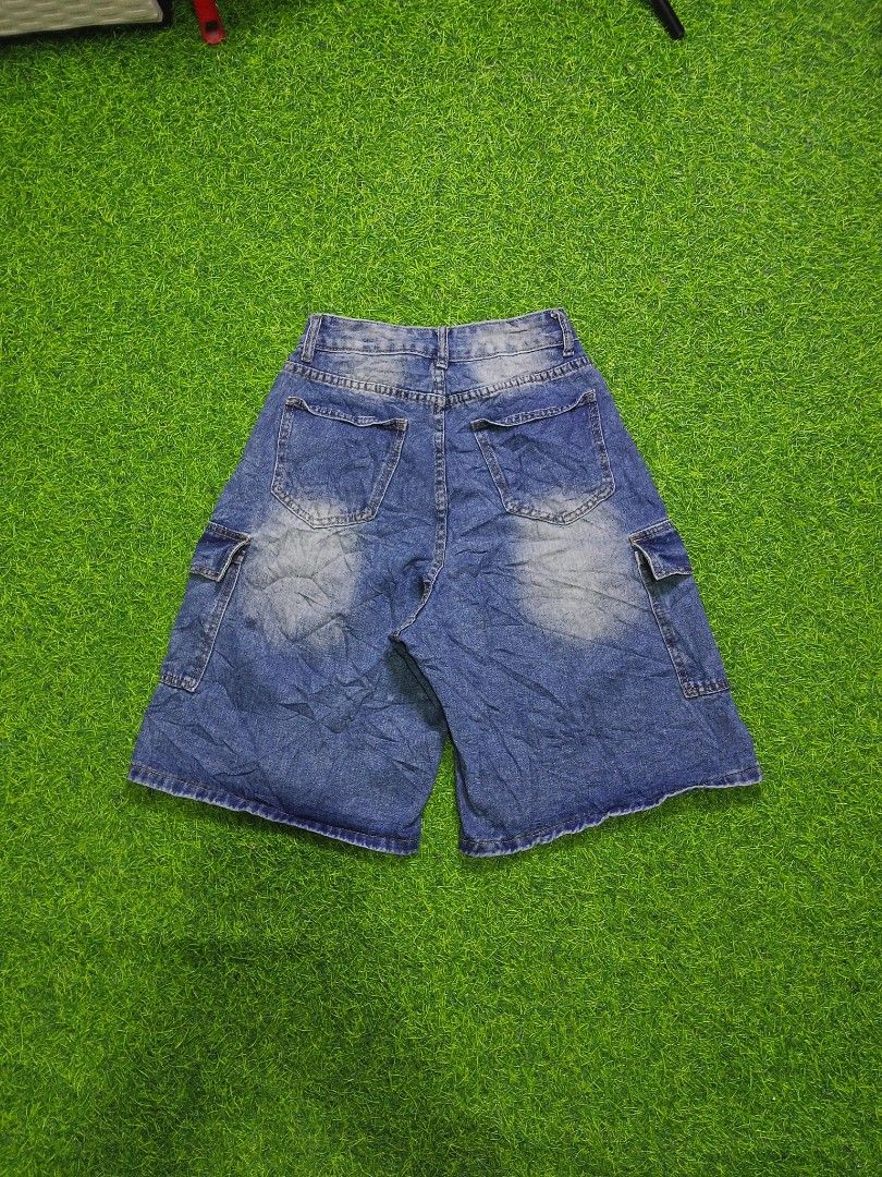 CARGO JORTS WOMENS SIZE (Category: Shorts) located in Toledo. Submitted by rare_district (Listing ID 1467146958, Image 3). Description: Excellent Condition No issue Size 26-27 Length - 22 Pasok sa pang lalaki pag maliit size.