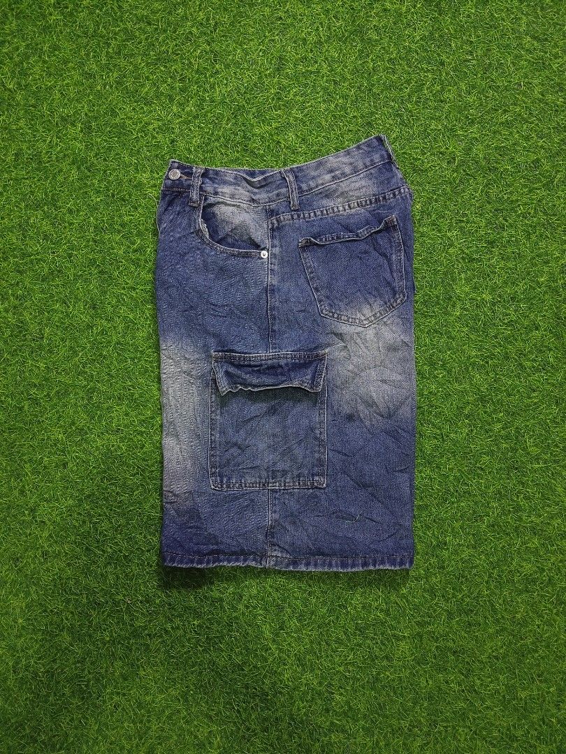 CARGO JORTS WOMENS SIZE (Category: Shorts) located in Toledo. Submitted by rare_district (Listing ID 1467146958, Image 2). Description: Excellent Condition No issue Size 26-27 Length - 22 Pasok sa pang lalaki pag maliit size.