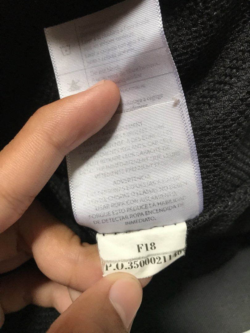 CARHARTT JACKET (Category: Coats, Jackets and Outerwear) located in Manila. Submitted by crismil1 (Listing ID 1467054815, Image 3). Description: LARGE ON TAG DIMES 29 LENGTH 24 WIDTH .