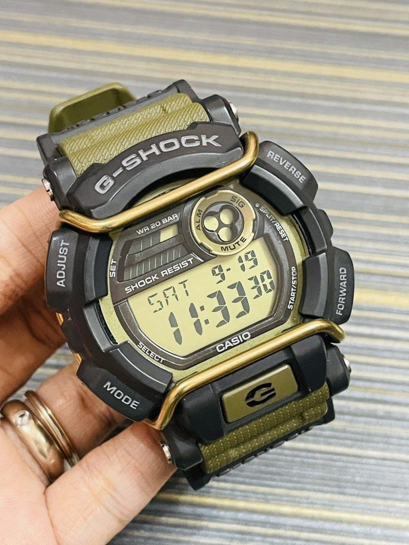 Casio G-Shock GD-400 Olive Gray Digital Watch (Category: Men's Watches) located in Paranaque City. Submitted by robertsoon.08 (Listing ID 1467033725, Image 2). Description: Casio G-Shock GD-400 Olive Gray 49mm case size Good running condition Preloved used watch Authentic/Original Watch only!! with provided box ordinary.