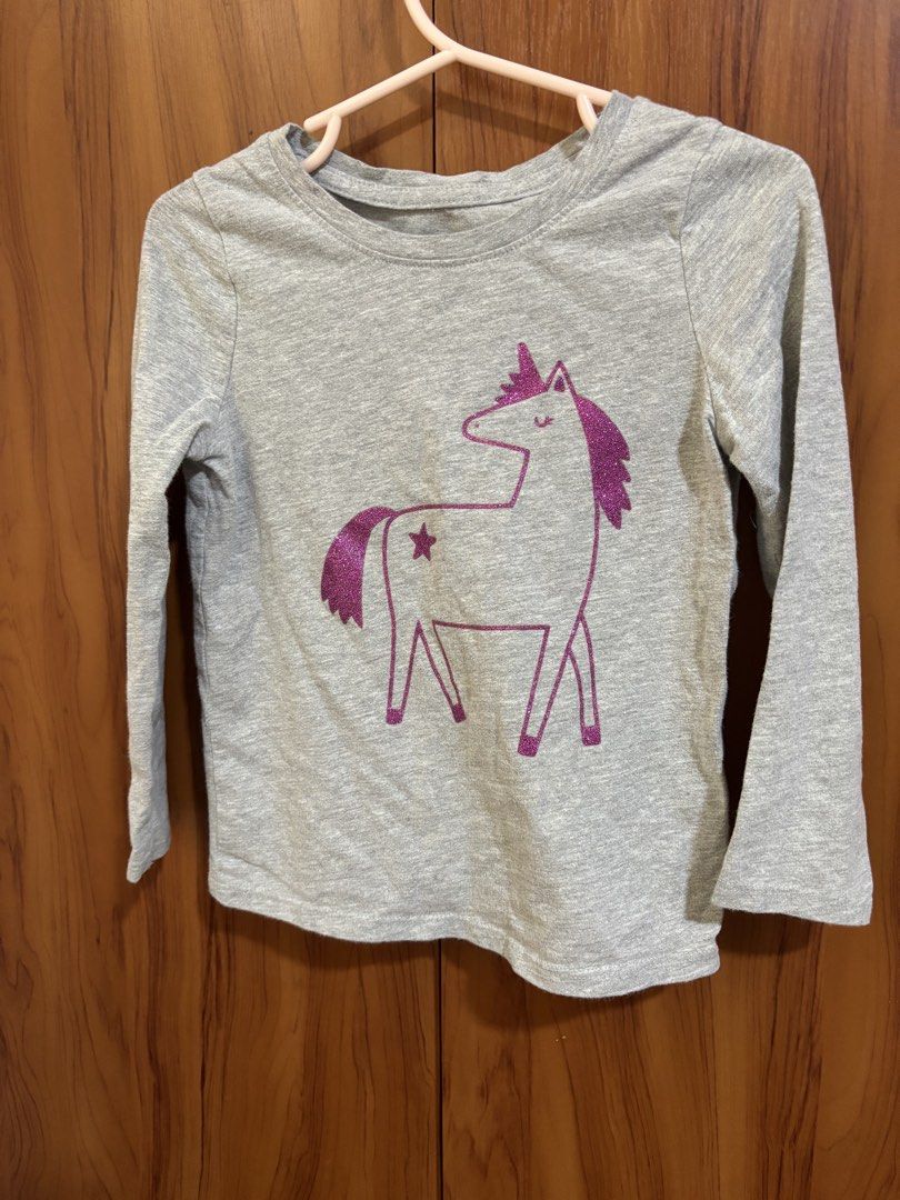 Cat & Jack Grey Unicorn Long Sleeve Top (Category: Babies & Kids Fashion) located in Manila. Submitted by wardrobeinmnl (Listing ID 1467011998, Image 2). Description: - Brand/Style: Cat & Jack grey long sleeve t-shirt - Size: 3T - Design: Purple glitter unicorn graphic with star detail - Neckline: Classic crew neck - Material: Soft and comfortable cotton blend - Care & Match: Easy to wash, versatile for pairing with pants or skirts - Condition: G