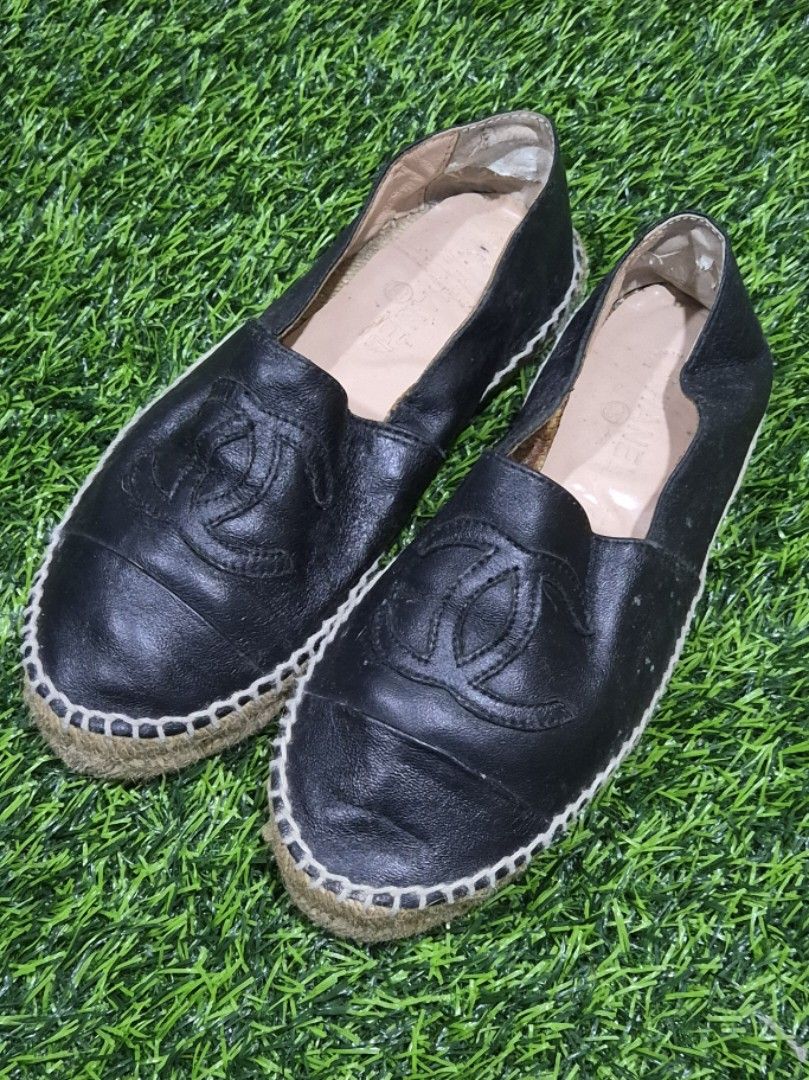 CC Chanel Espadrilles Black leather Size:EU36 (Category: Flats & Sandals) located in Antipolo. Submitted by saribymonica (Listing ID 1465114135, Image 1). Description: Brand: Chanel (Dupe) - Style: Espadrilles - Black leather - Features: Classic CC logo on front, jute sole - Origin: Made in Spain - Size: EU36 - Comfort: Super comfy - Style: Stylish, great for casual wear -With normal signs of use consistent with its age, including creasing on the