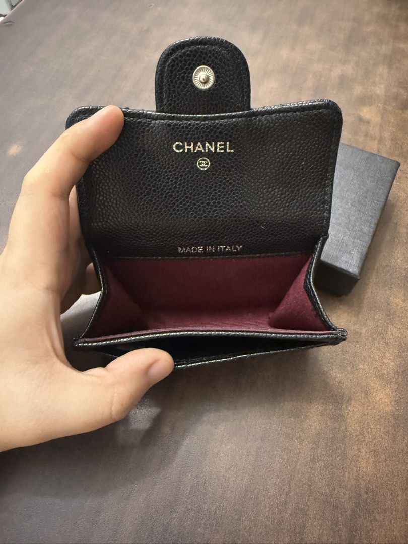 CC Classic Flap Caviar Card Holder (Category: Wallets & Card holders) located in Makati City. Submitted by jorgenfinch (Listing ID 1467090138, Image 3). Description: Classic Flap Card Holder Black with silver hardware Nice quilting alignment Genuine leather with caviar finish With box Very slightly used and good as new I’m on the night shift so replies may be slow during the day 📍Legazpi Village, Makati City Buyer will be responsible for booking