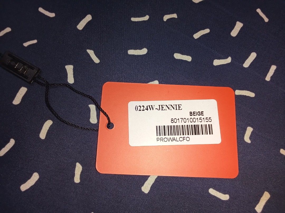 Celine (CLN) Wallet (Category: Other Accessories) located in Quezon City. Submitted by wisdomsophia (Listing ID 1467020941, Image 2). Description: Looking for a classy wallet? This one is for you! Original, brand new, never used Complete with tag, box, and paper bag Perfect for yourself or as a gift! Original Price: 1,000+.