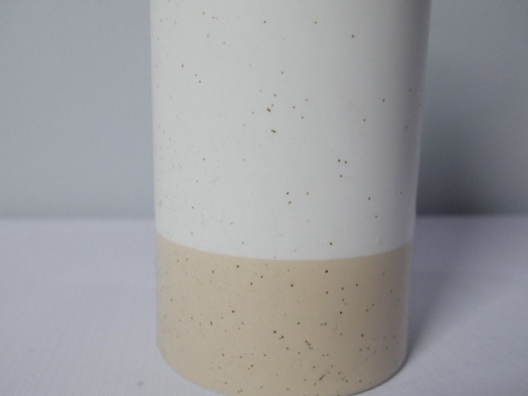 Ceramic Oil Dispenser Bottle with Pourer Spout (Category: Pitchers & Dispensers) located in Pasig City. Submitted by rehome.studio (Listing ID 1467126399, Image 2). Description: Ceramic oil dispenser in a neutral cream and beige finish with speckled detailing and a silver-tone spout. Condition: ✔ Like new. Recently purchased. 📦 Securely packed using recycled packaging materials when available. 🌿Part-time seller. Replies may not always be immedi