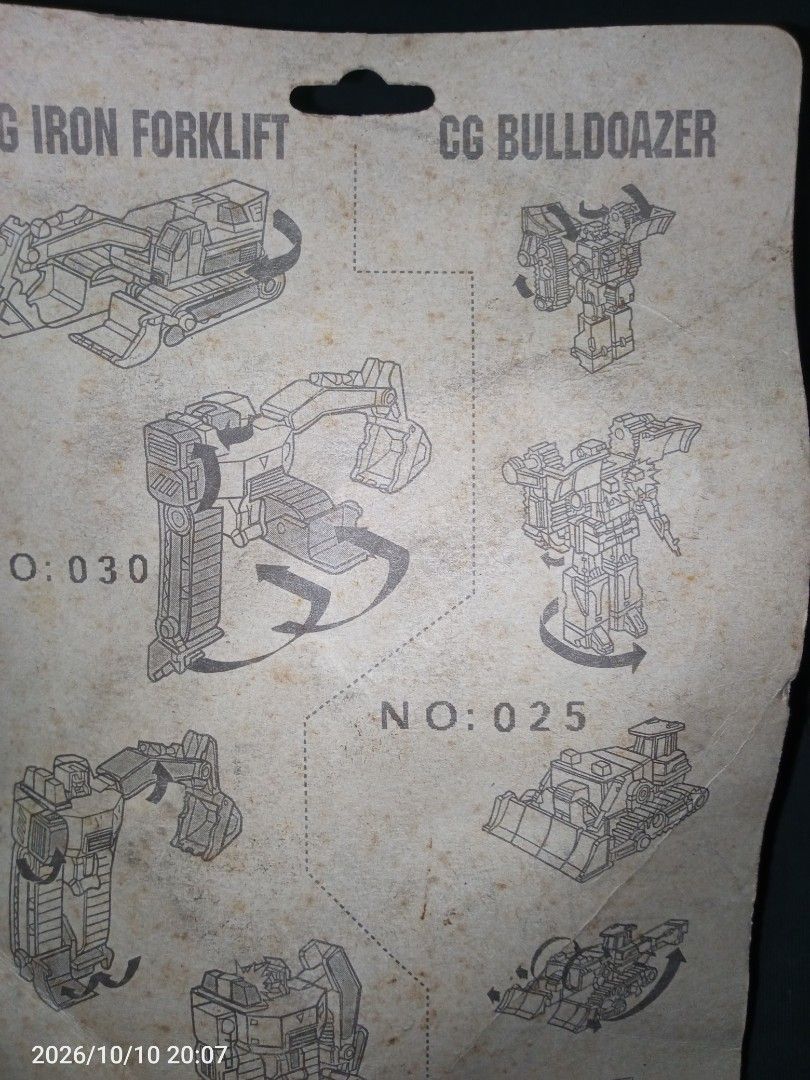 CG Iron Forklift Mini Transforming Robot (Category: Vintage Collectibles) located in Davao. Submitted by banana.pancake (Listing ID 1467164712, Image 2). Description: Vintage Transforming Robot Sealed.
