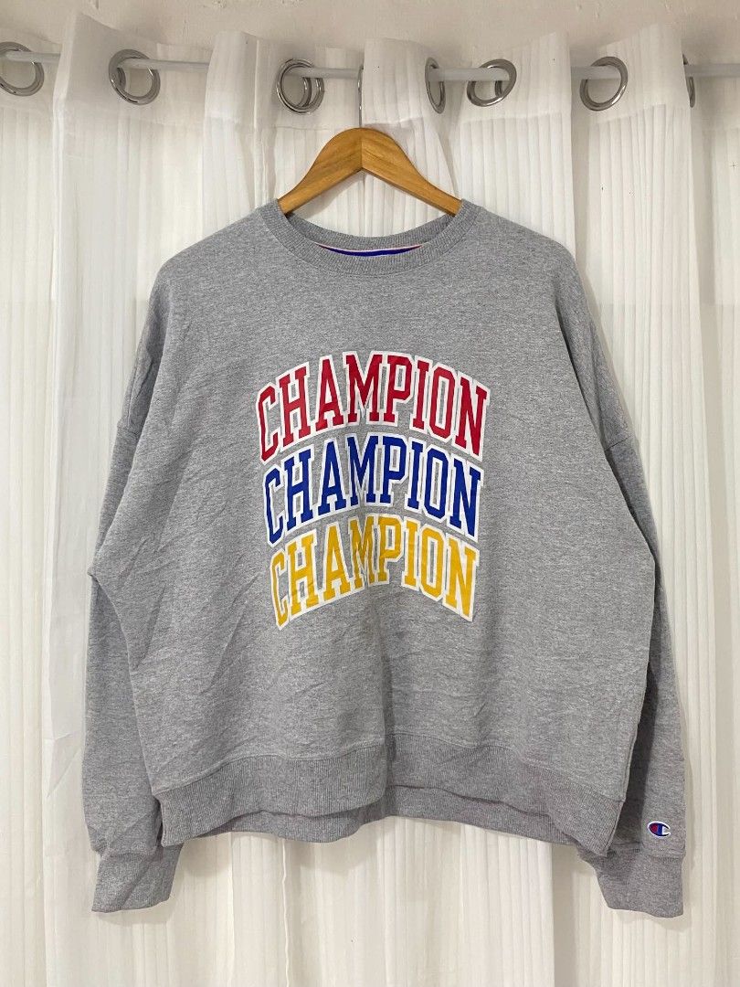 Champion boxy crewneck (Category: Activewear) located in Tarlac. Submitted by dinnuh4e (Listing ID 1467054635, Image 1). Description: Champion boxy crewneck 2xl 25x25.5 Excellent -450 Pm📥.