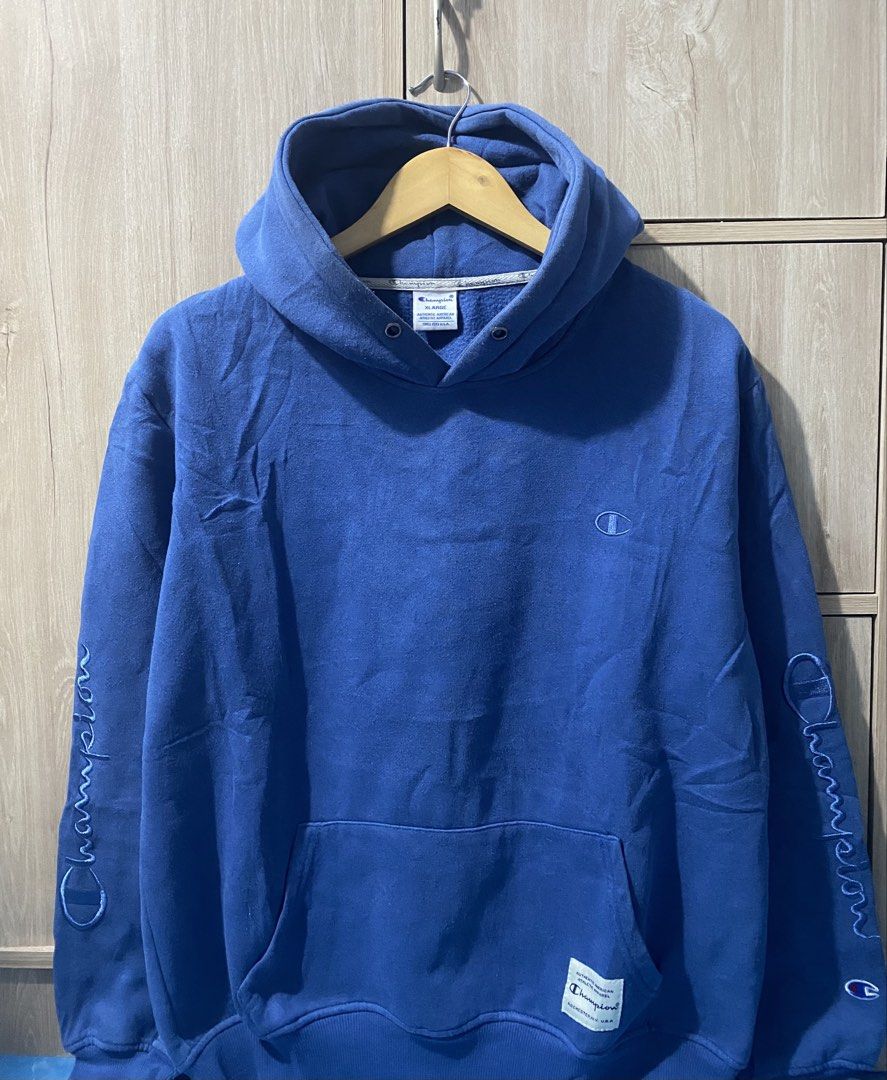Champion hoodie (Category: Coats, Jackets and Outerwear) located in Binan City. Submitted by rnj_affordable (Listing ID 1466986754, Image 2). Description: no lace.