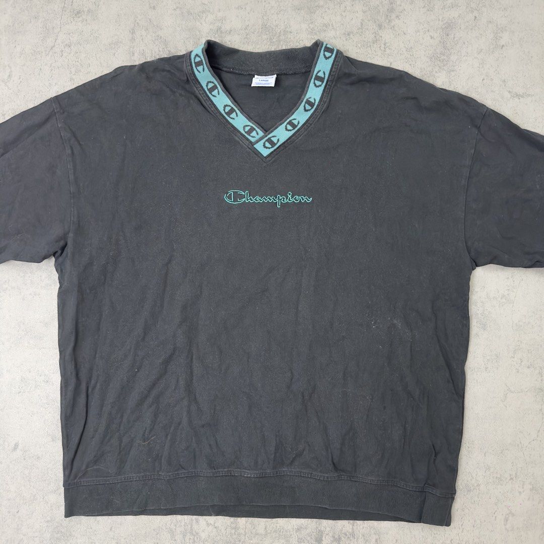 Champion Script Logo Tee (Category: Tshirts & Polo Shirts ) located in Aroroy. Submitted by 2kjoma (Listing ID 1467129715, Image 1). Description: 8/10 color rate no issue.