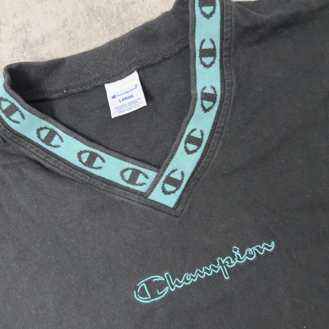Champion Script Logo Tee (Category: Tshirts & Polo Shirts ) located in Aroroy. Submitted by 2kjoma (Listing ID 1467129715, Image 2). Description: 8/10 color rate no issue.