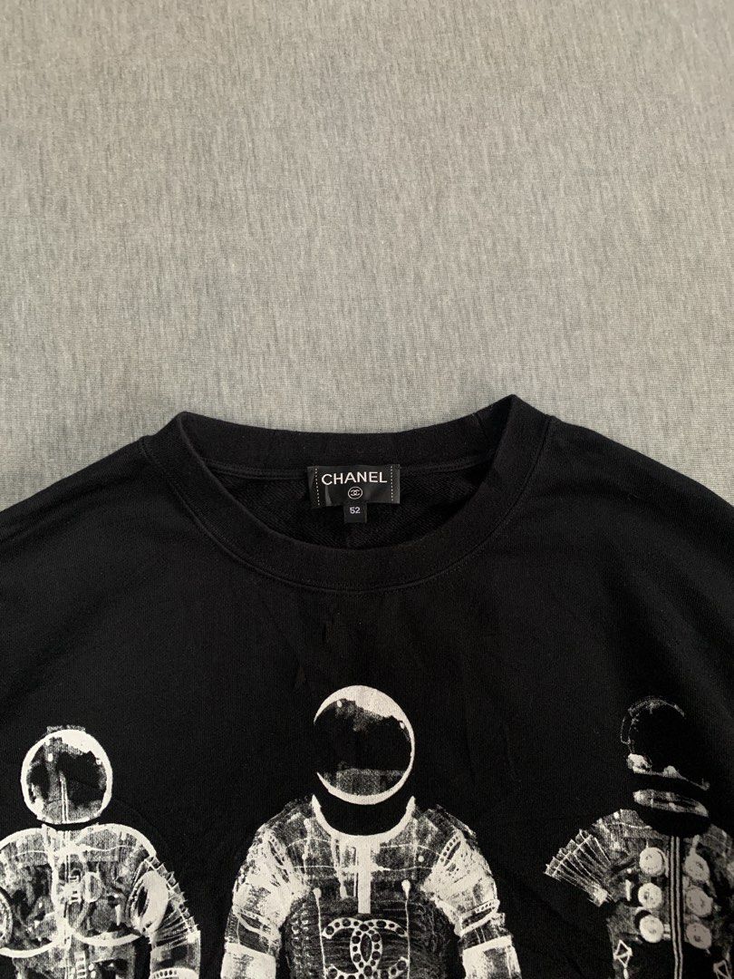 chanel (Category: Luxury Apparel) located in Cebu City. Submitted by aundrewwww (Listing ID 1467048217, Image 3). Description: width 23 length 28 Condition 9.5/10 Color rate 9.5/10 no issue good for psg.