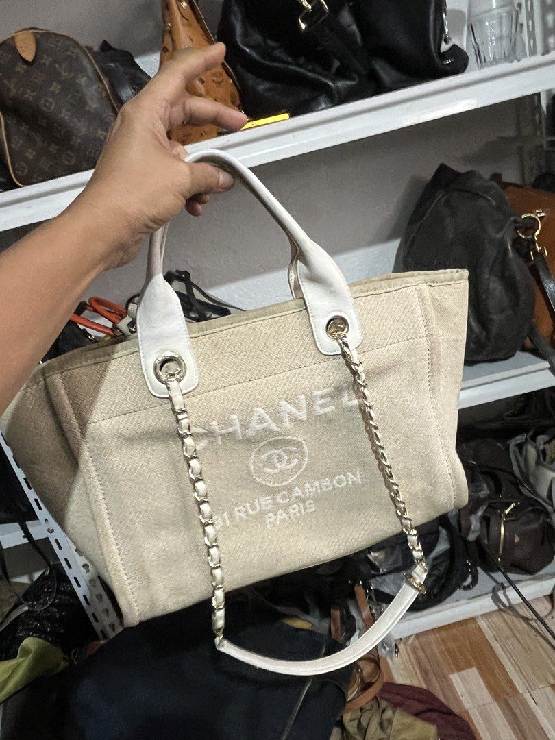 Chanel canvas tote (Category: Luxury Bags & Wallets) located in Manila. Submitted by Lenlen23 (Listing ID 1354925948, Image 1). Description: Signs of usage Bawal sa maselan.