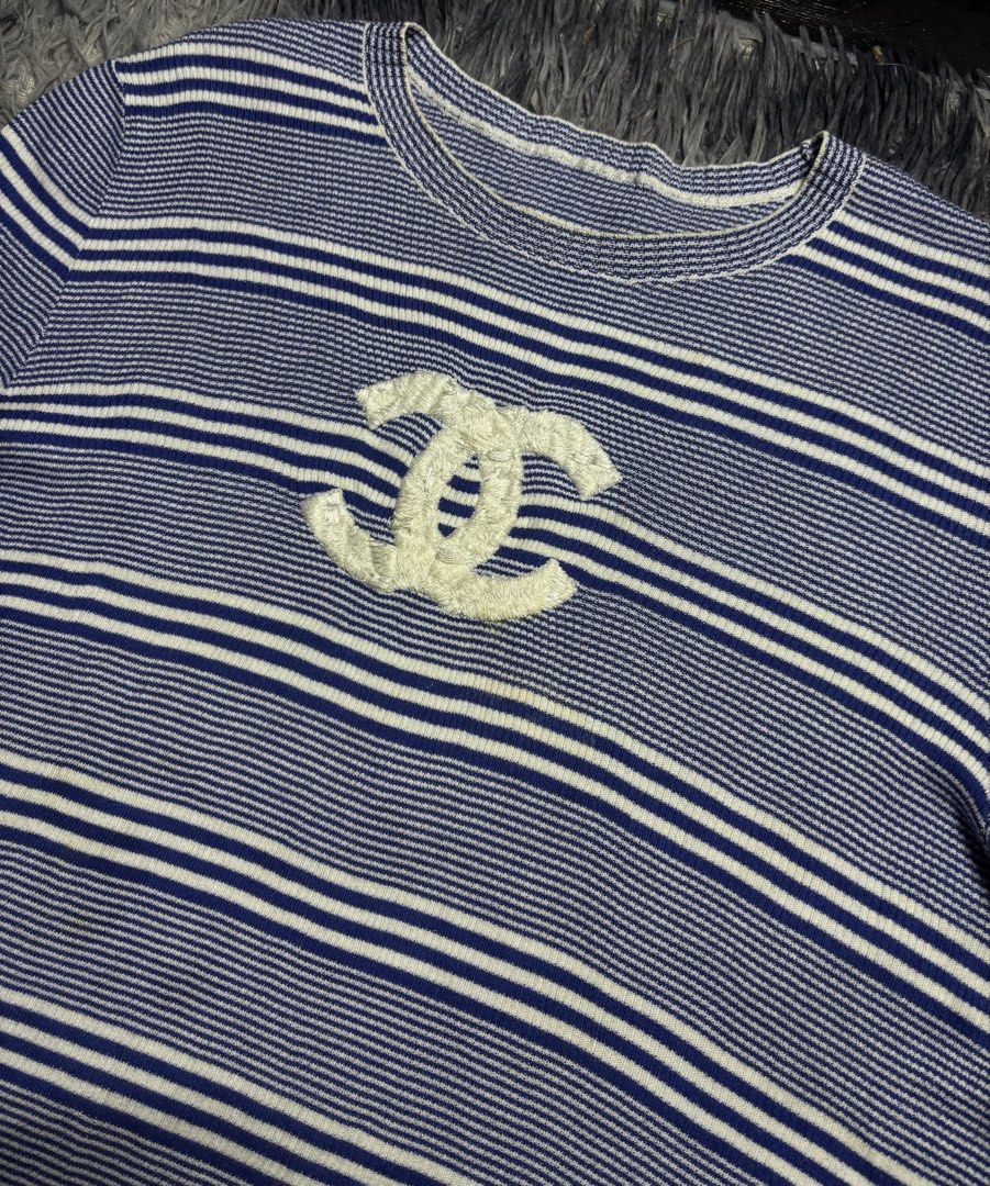 Chanel Knitted (Category: Luxury Apparel) located in Legazpi City. Submitted by thesource052 (Listing ID 1467164983, Image 2). Description: Chanel Knitted width: 18- stretch upto 20-21 Medium to large Excellent condition Need wash Ganda ng tela Strechy .