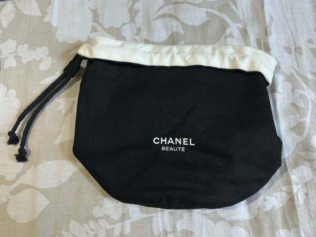 Chanel pouch (Category: Purses & Pouches) located in Angeles City. Submitted by ritenianstuff (Listing ID 1467036423, Image 1). Description: Authentic chanel pouch Add sf 55 Gcash payment Last price npo.