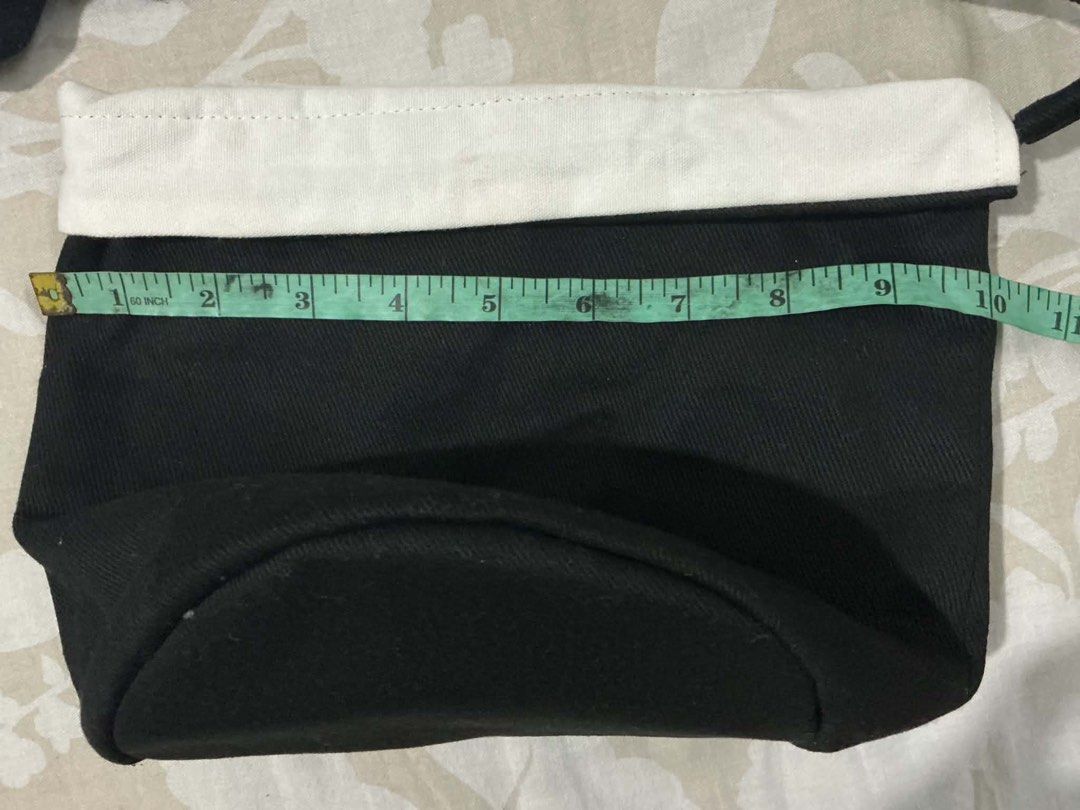 Chanel pouch (Category: Purses & Pouches) located in Angeles City. Submitted by ritenianstuff (Listing ID 1467036423, Image 2). Description: Authentic chanel pouch Add sf 55 Gcash payment Last price npo.