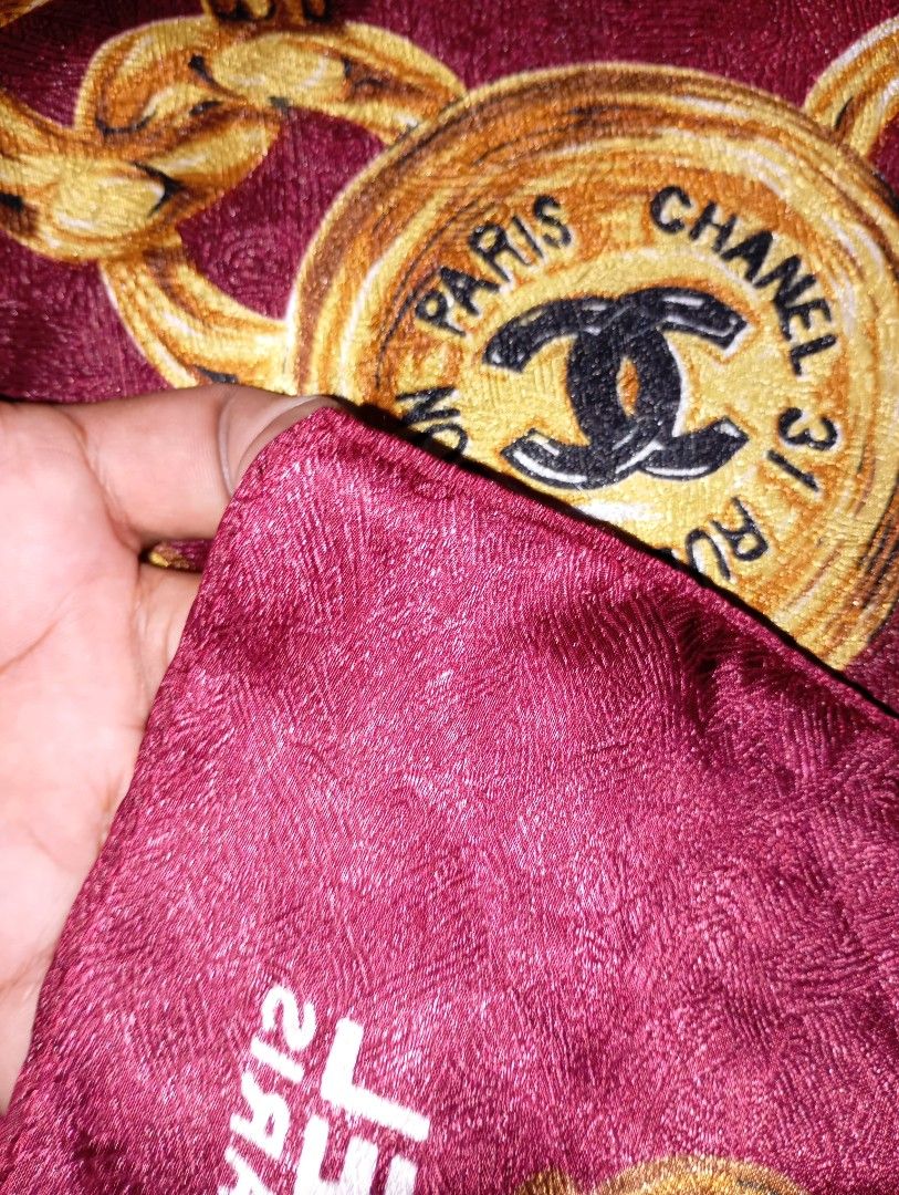 Chanel scarf (Category: Luxury Accessories) located in Manila. Submitted by kitkathukayukay (Listing ID 1467005863, Image 3). Description: no issue asnew goodcondition.
