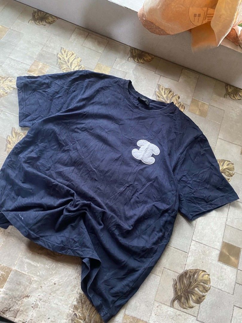 CHANEL SHIRT BIG LOGO (Category: Tshirts & Polo Shirts ) located in Dipolog. Submitted by 2hccollective (Listing ID 1467125136, Image 2). Description: GOOD CONDITION NO ISSUE LARGE 9/10 COLORATE 24 x 29.