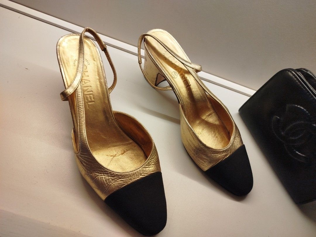 Chanel slingbacks heels (Category: Sneakers & Footwear) located in San Fernando. Submitted by la_segunda2727 (Listing ID 1467064428, Image 1). Description: gold and black.