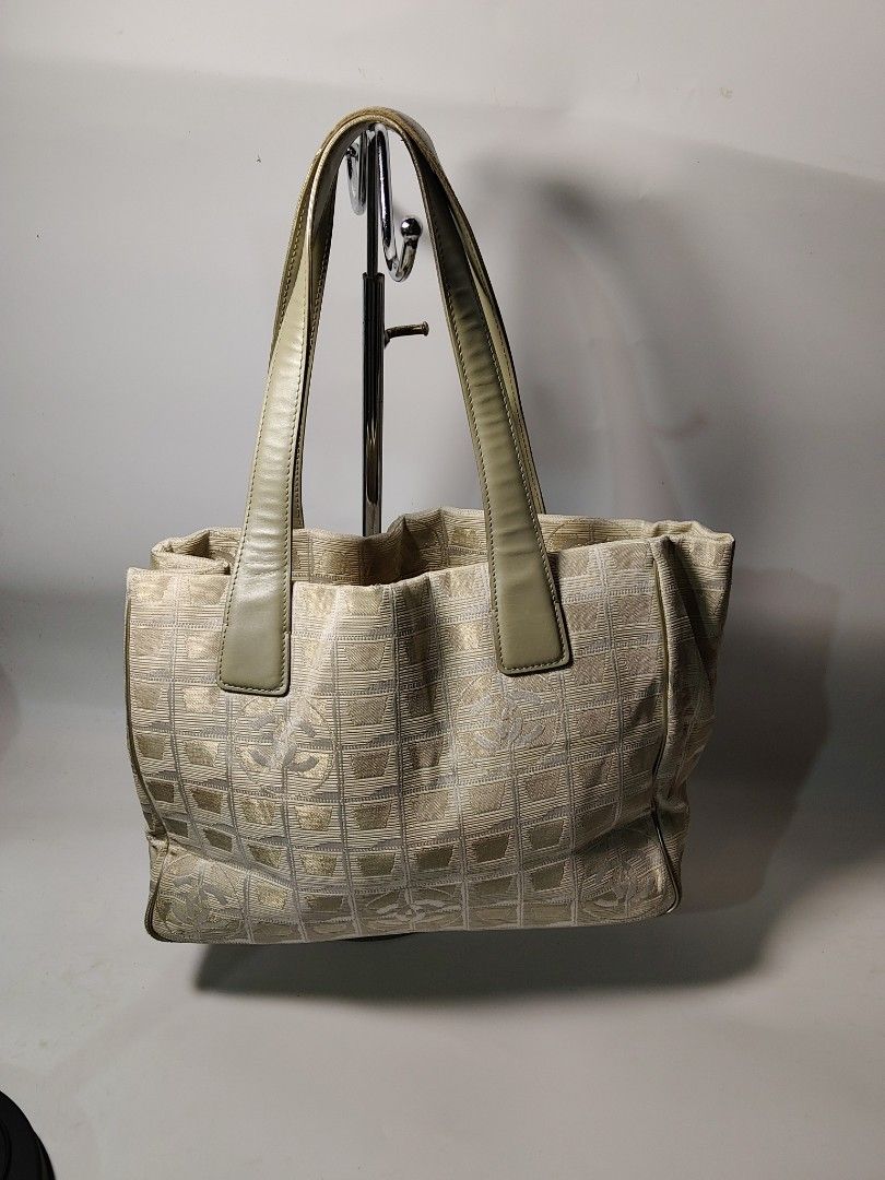 Chanel Travel Line (Category: Luxury Bags & Wallets) located in Valencia. Submitted by coolwolf_27a64f (Listing ID 1466999709, Image 2). Description: Authentic Chanel Travel Line Beige CC Nylon Leather Tote Bag 6560126 13” L x 10” H x 6” W drop : 8 1/2” No major flaws.