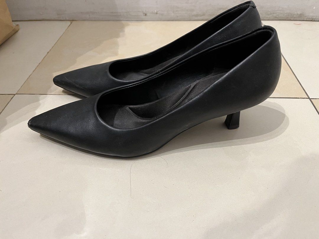 Charles & Keith Black Pointed Toe Kitten Heels (Category: Heels) located in Caloocan City. Submitted by ann_in_declutter (Listing ID 1467089062, Image 3). Description: Used only for job interviews Still in good condition I threw the box already.