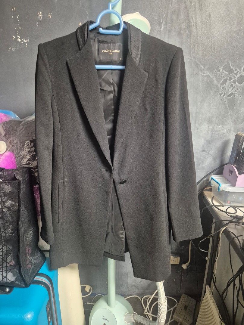 Chatelaine black blazer (Category: Coats, Jackets and Outerwear) located in Manila. Submitted by cutefinds (Listing ID 1466971934, Image 1). Description: Fit to size small to medium.