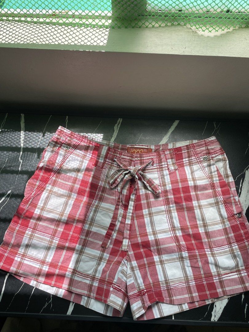 Checkered red shorts (Category: Shorts) located in Abucay. Submitted by tap-thrift (Listing ID 1467038161, Image 1). Description: .